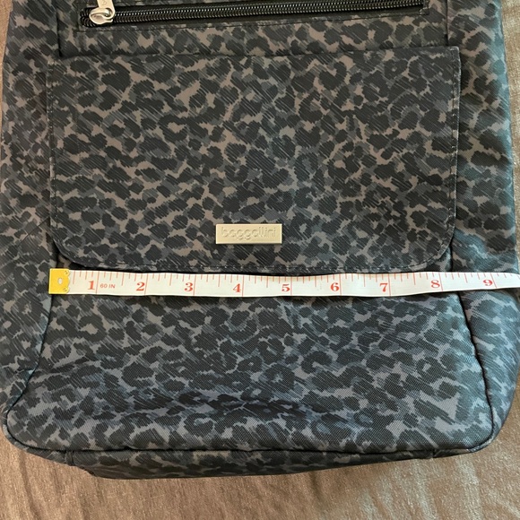 Baggallini Nylon Grey Casual Travel Crossbody Purse - Picture 8 of 9